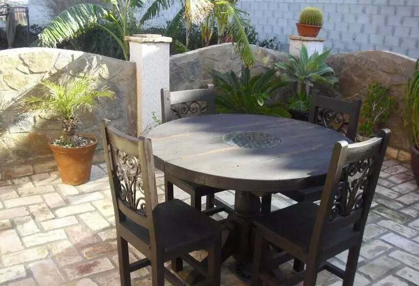 هتل La Posada De Menchu