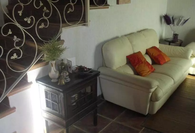 هتل La Posada De Menchu