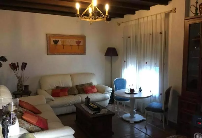 هتل La Posada De Menchu