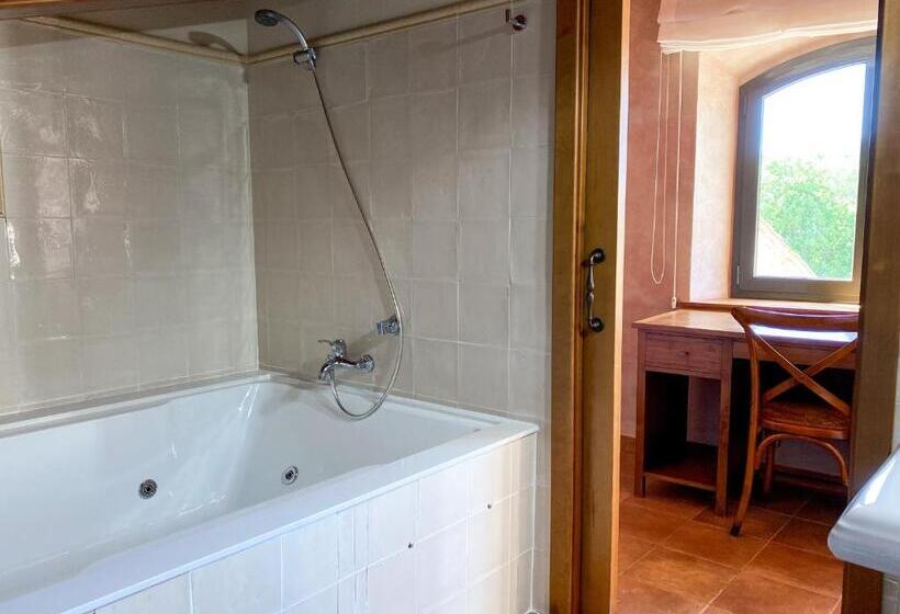 Отель Mas Trobat