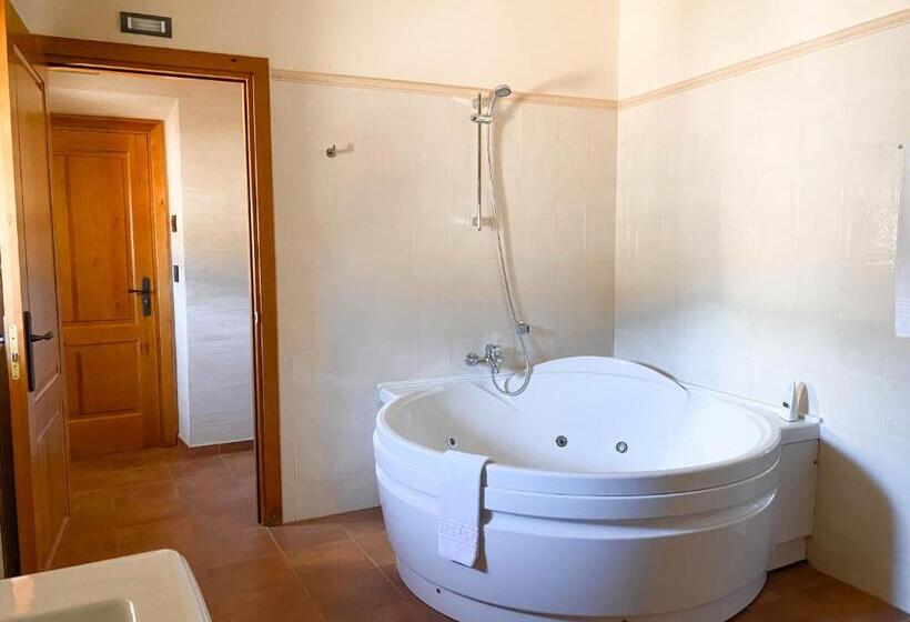 Отель Mas Trobat