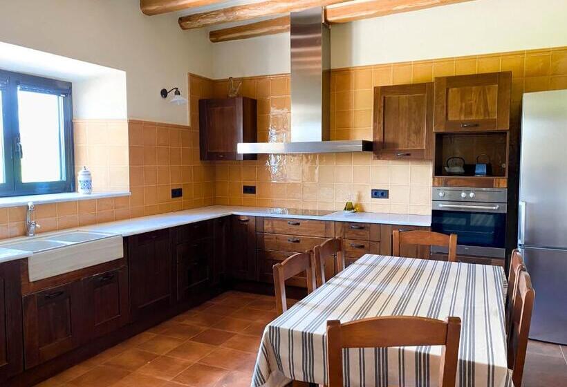 Отель Mas Trobat