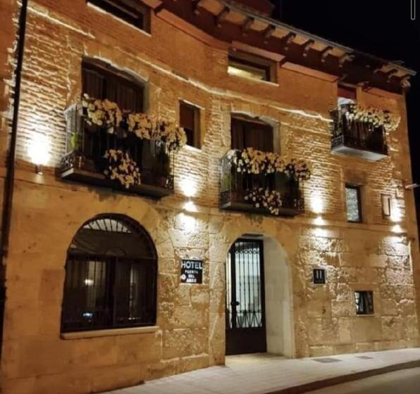 ホテル Puerta Del Arco