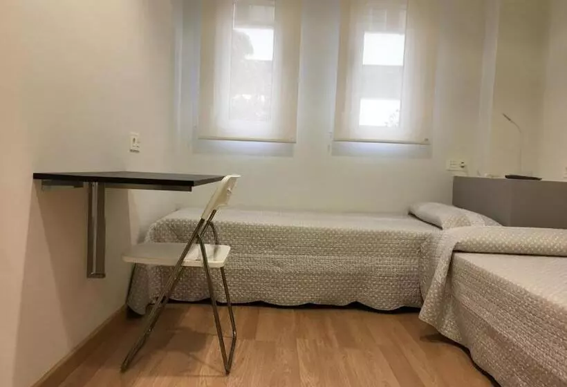 Pensión Albergue Puente Ribeira