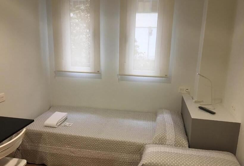 Pensión Albergue Puente Ribeira