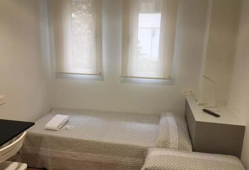 Pensión Albergue Puente Ribeira