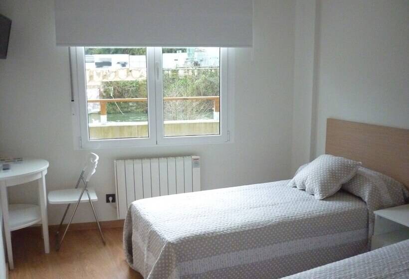 Pensión Albergue Puente Ribeira