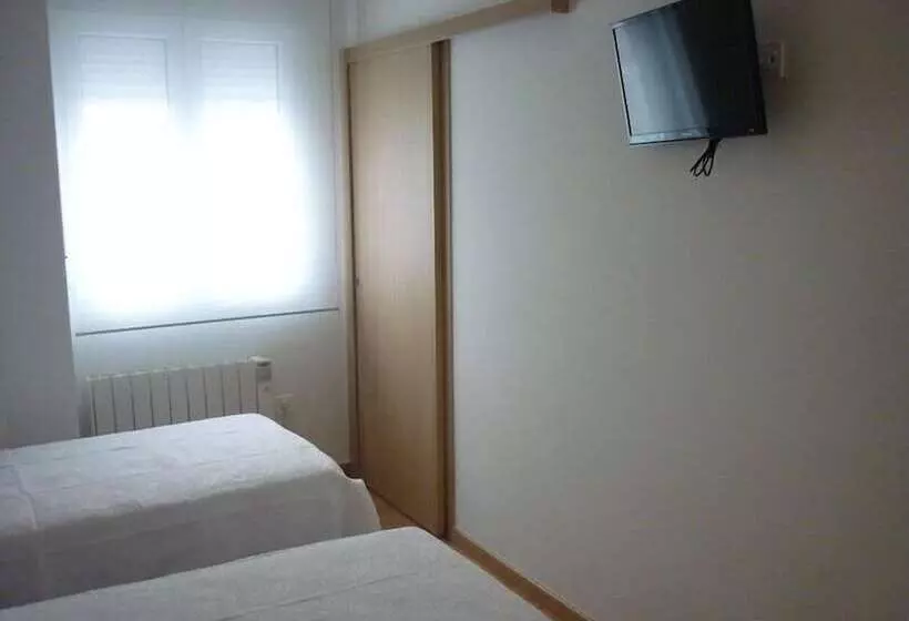 Pensión Albergue Puente Ribeira