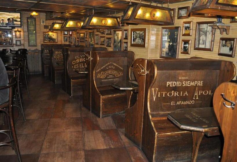 호스텔 Hostal Alcazaba