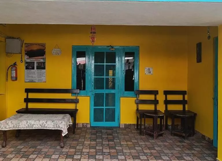 تختخواب و صبحانه Amraai Homestay