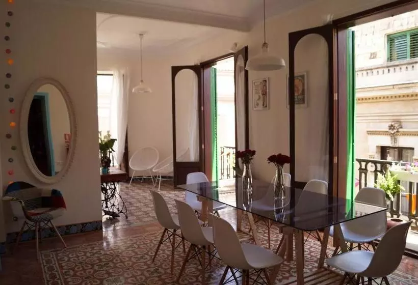 Hostel Pura Vida - Albergue Juvenil