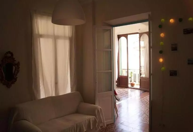 Hostel Pura Vida - Albergue Juvenil