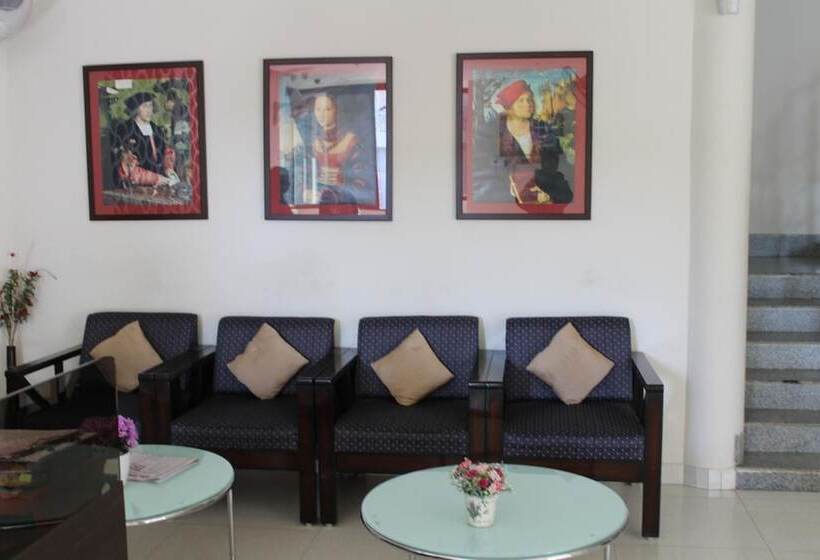 Отель Dibrugarh Club House