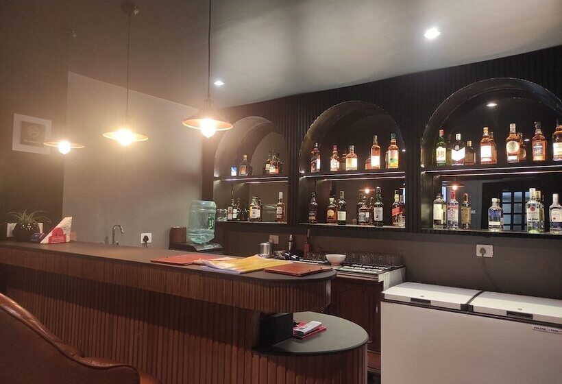 Отель Dibrugarh Club House