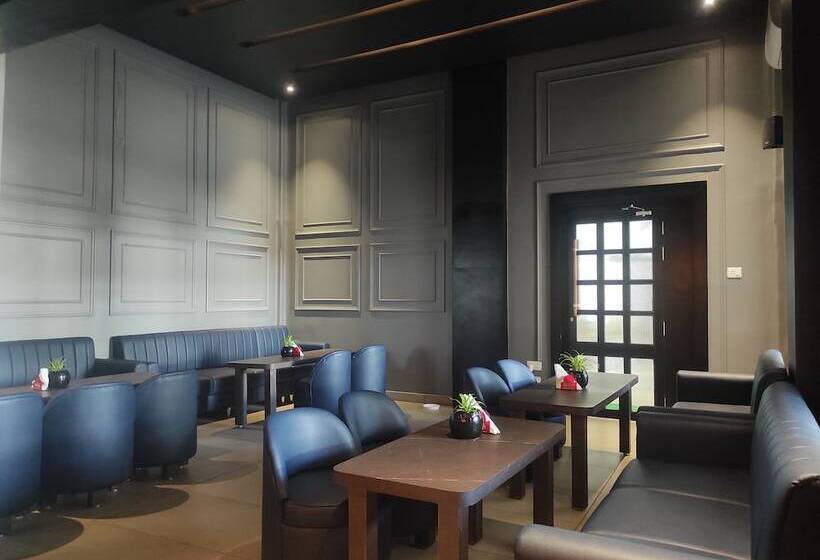 Отель Dibrugarh Club House