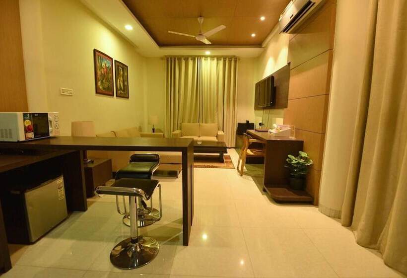 Отель Dibrugarh Club House