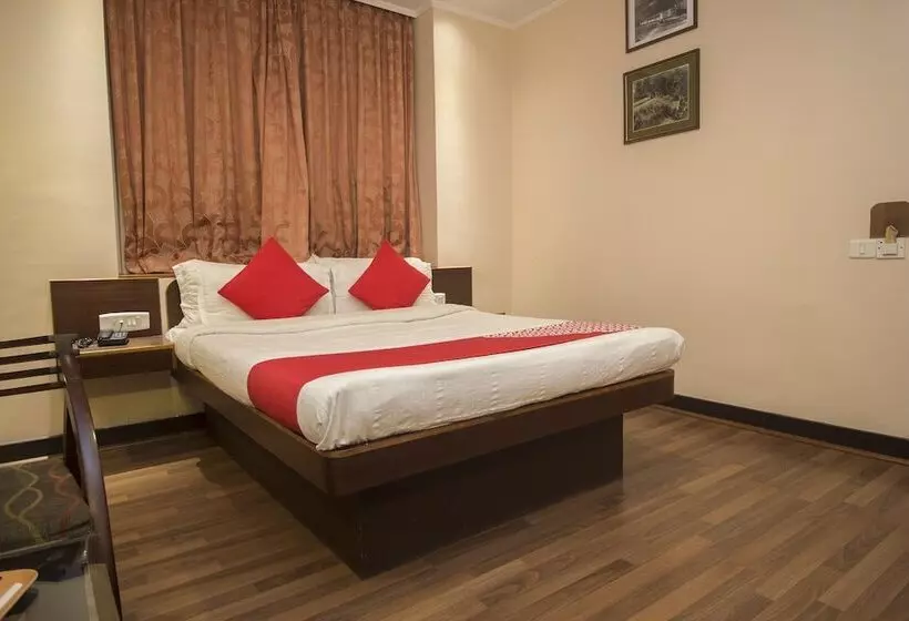 هتل Muscatel Spring Burn   100 Mts From Mall Road