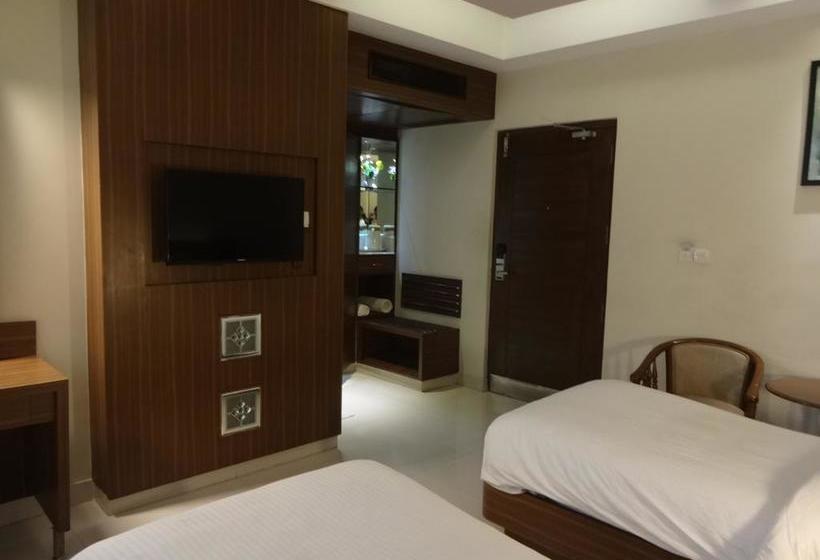 هتل Ragavendra Residency