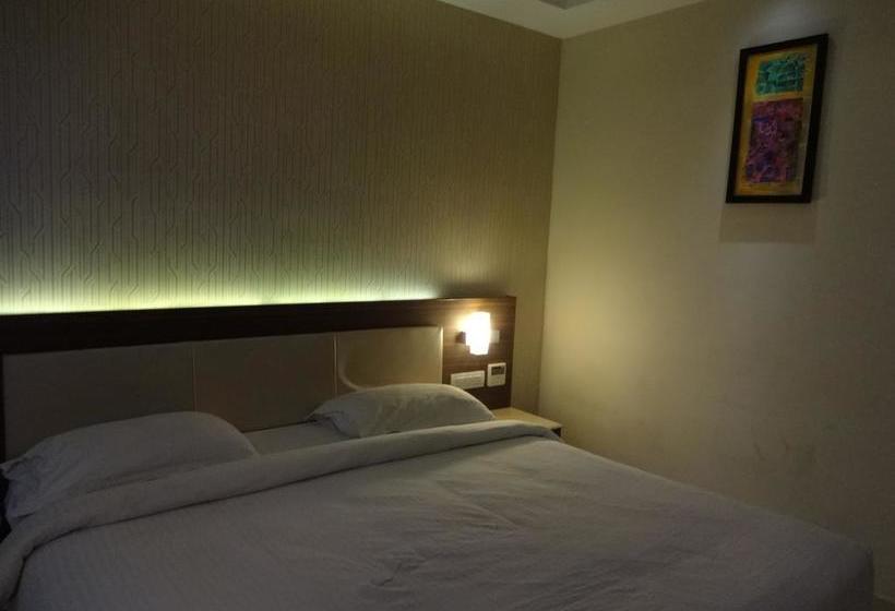 هتل Ragavendra Residency