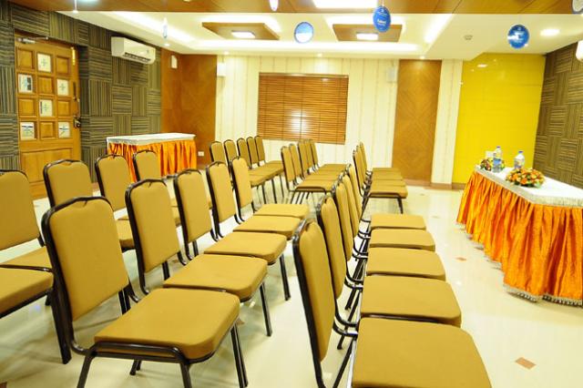 هتل Ragavendra Residency