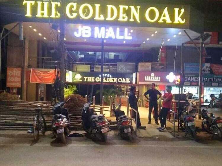 هتل The Golden Oak Raipur