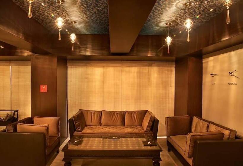 هتل The Golden Oak Raipur