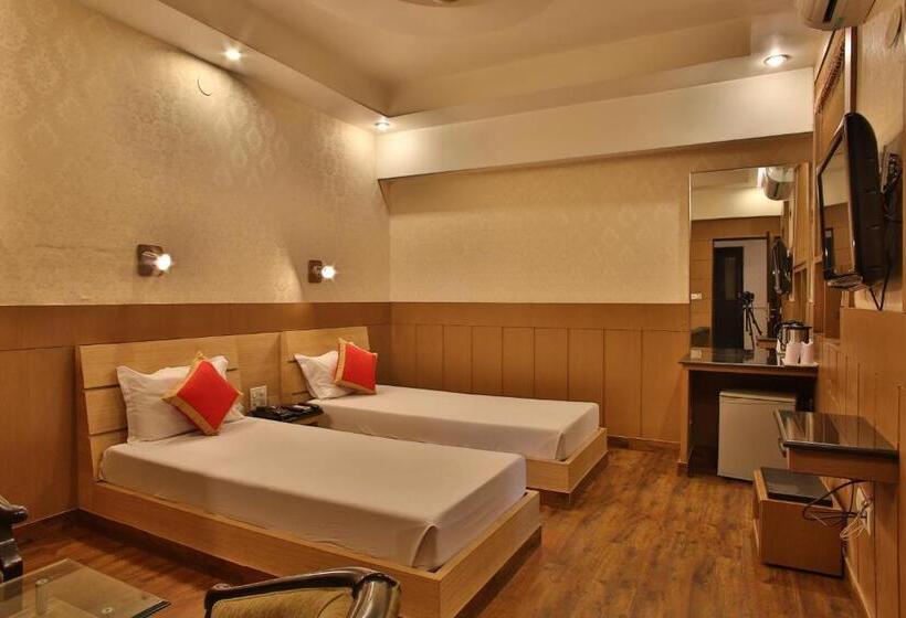 هتل The Grand Chandiram