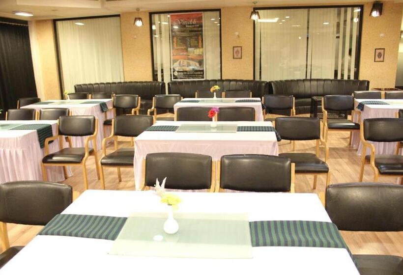 هتل The Grand Chandiram