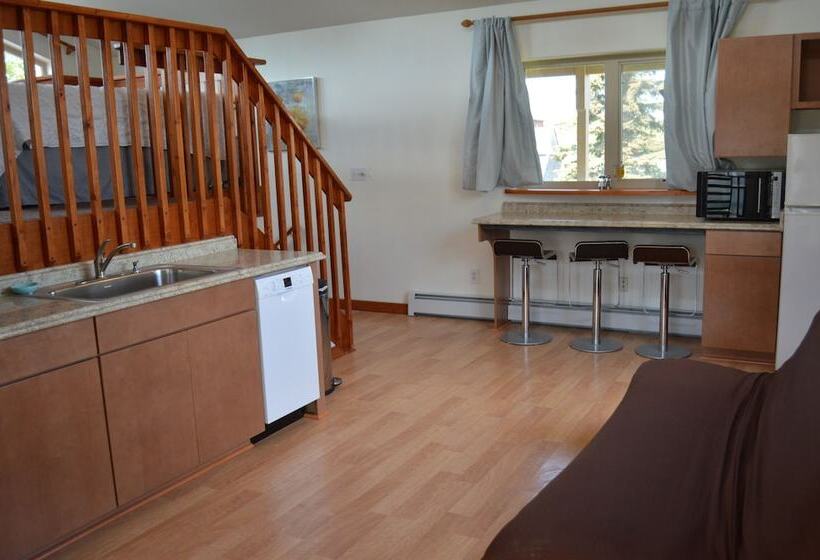 تختخواب و صبحانه Ocean View Inn Kenai