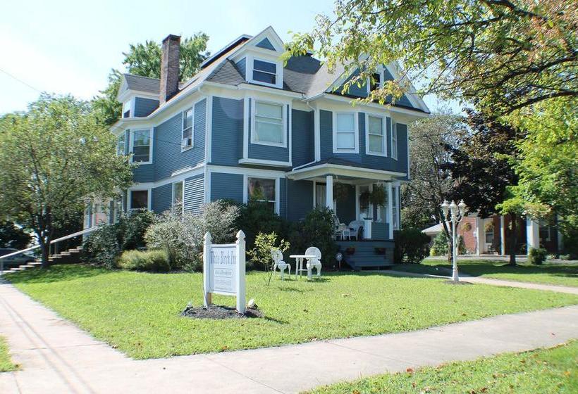 민박 The White Birch Inn