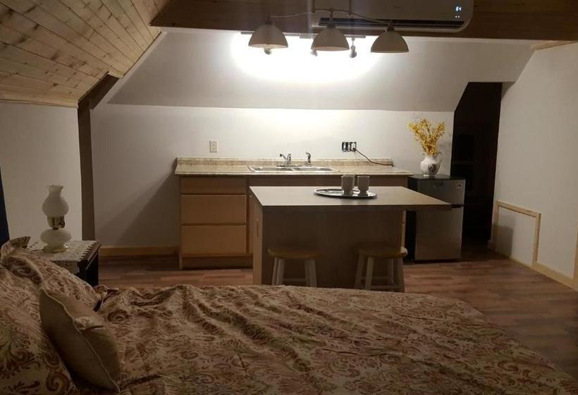 민박 The White Birch Inn