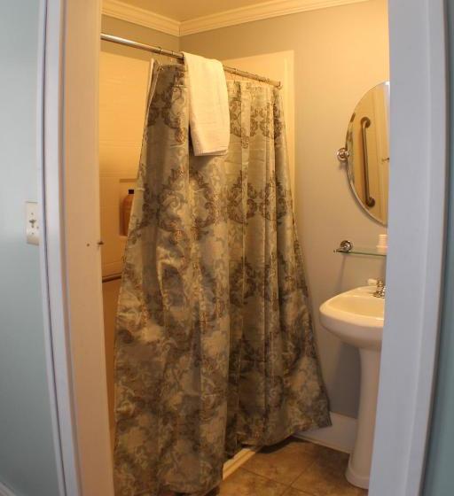 민박 The White Birch Inn