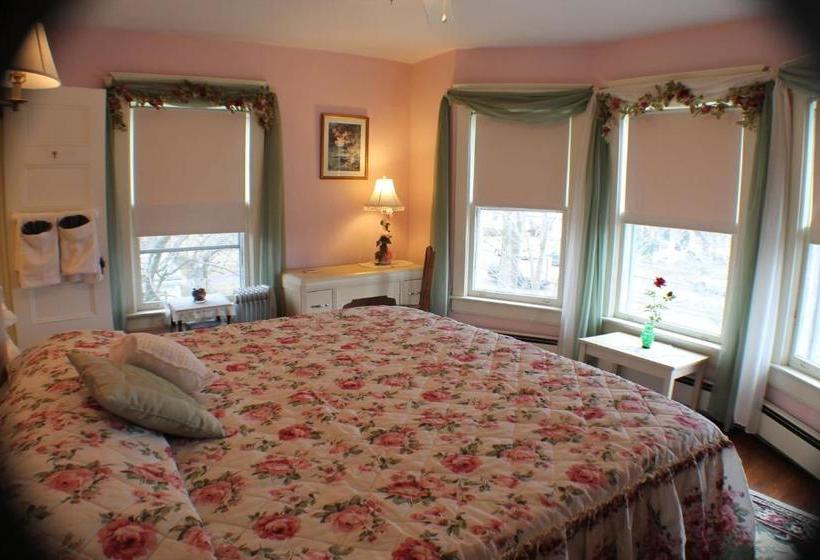 민박 The White Birch Inn