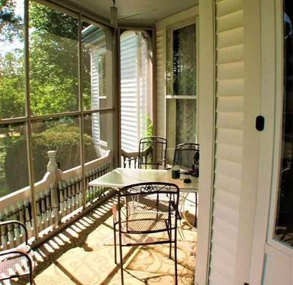 Herrold On Hill Bed And Breakfast