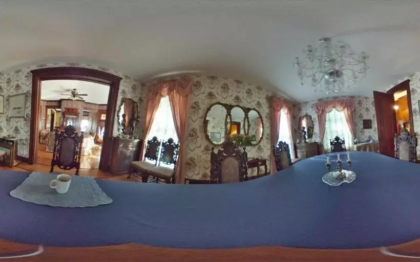 Herrold On Hill Bed And Breakfast