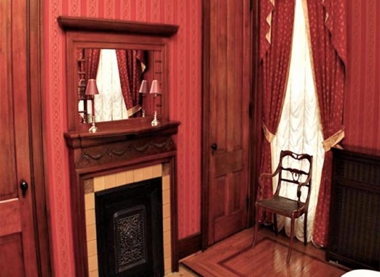 Herrold On Hill Bed And Breakfast