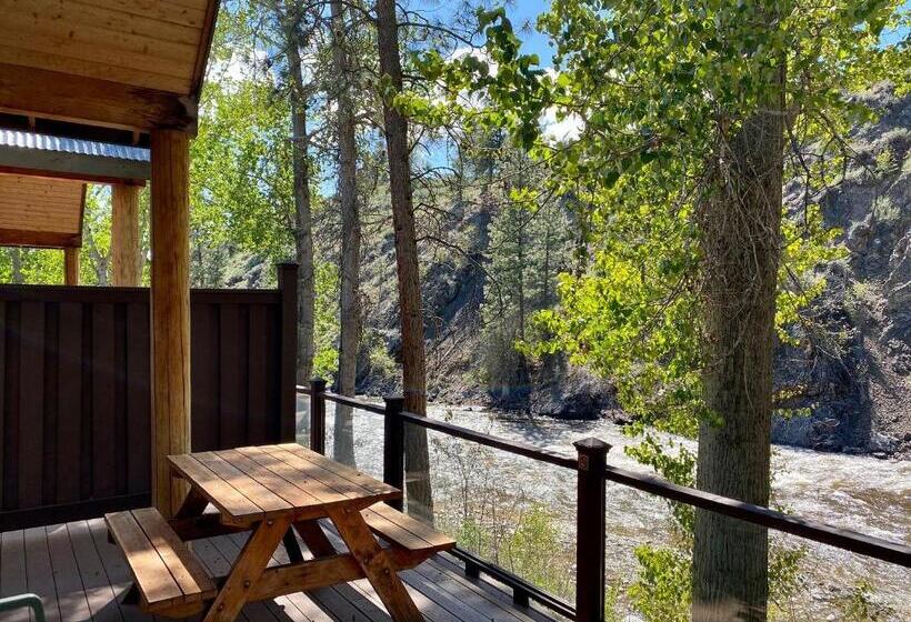 Otel River's Edge Resort