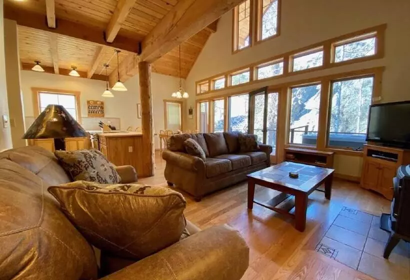 Hotelli River's Edge Resort