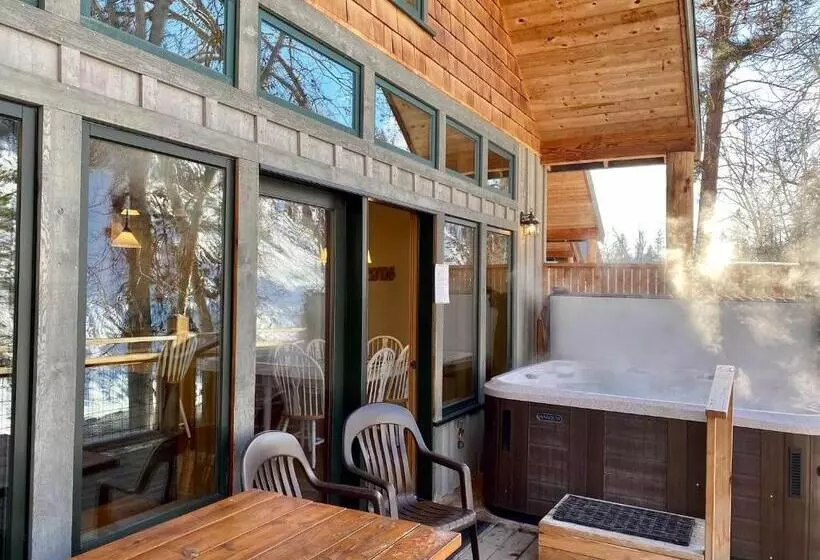 Hotelli River's Edge Resort