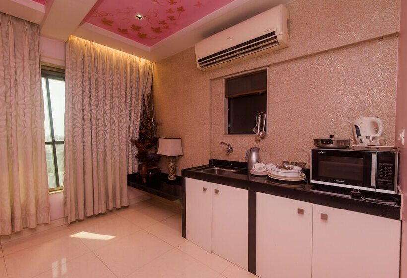 Hotel The Khwaishh Presidency