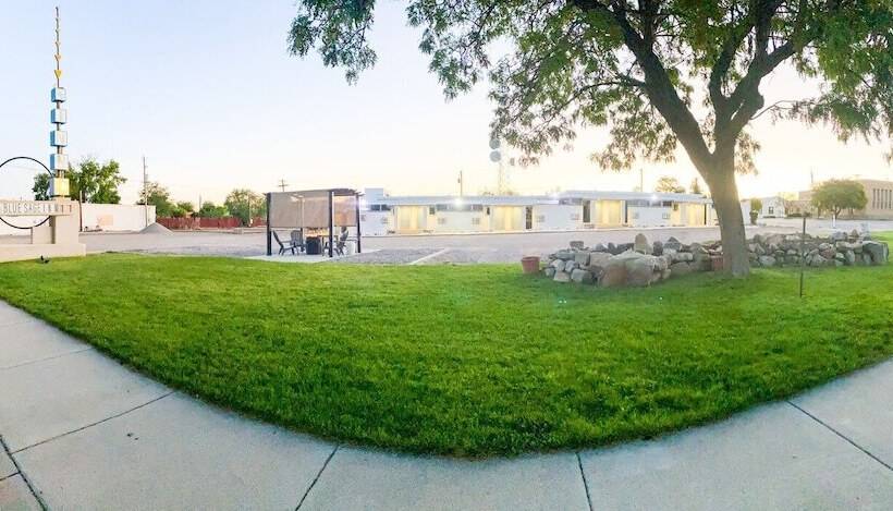 모텔 Blue Sage Inn & Suites