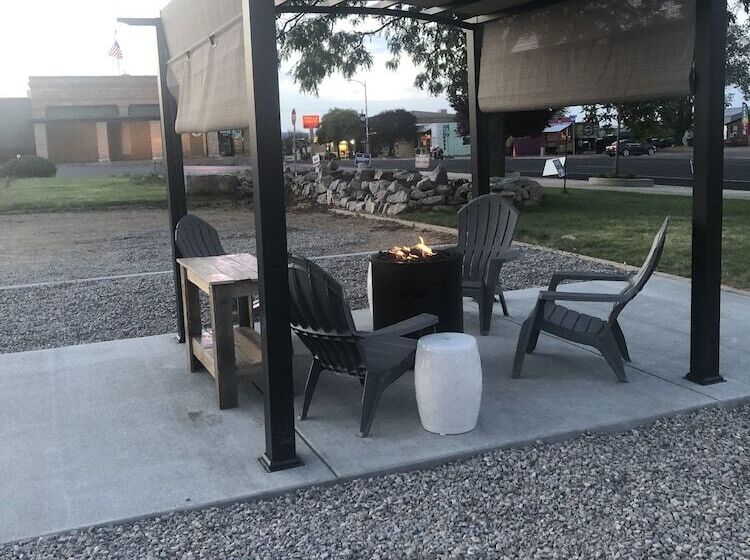 모텔 Blue Sage Inn & Suites