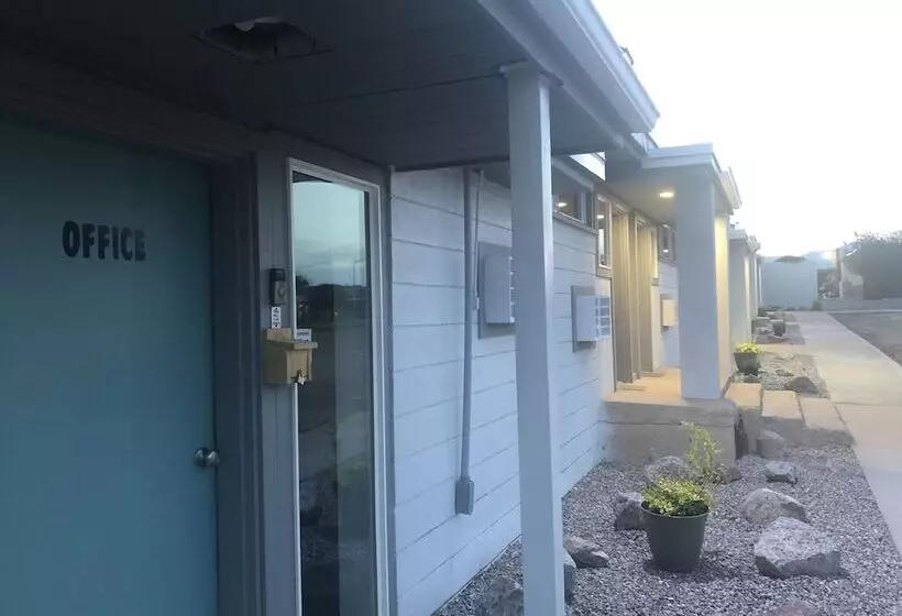 モーテル Blue Sage Inn & Suites