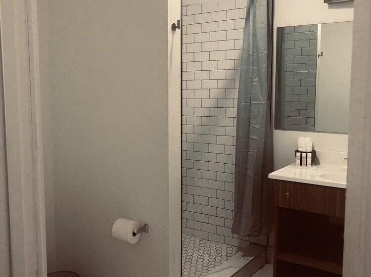 모텔 Blue Sage Inn & Suites