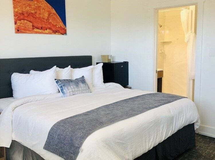 모텔 Blue Sage Inn & Suites