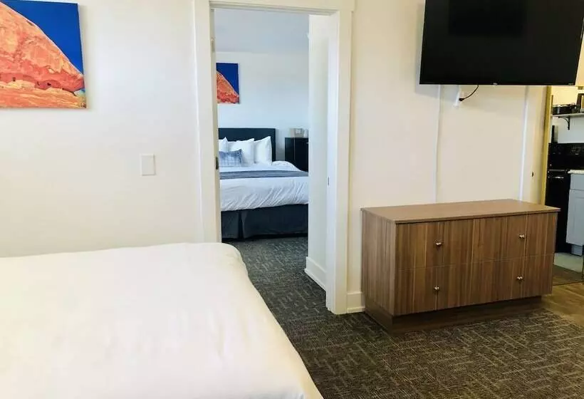 モーテル Blue Sage Inn & Suites