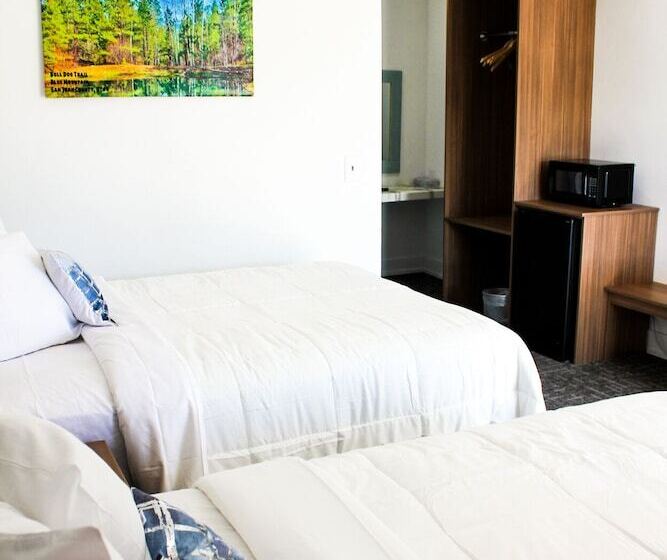 모텔 Blue Sage Inn & Suites