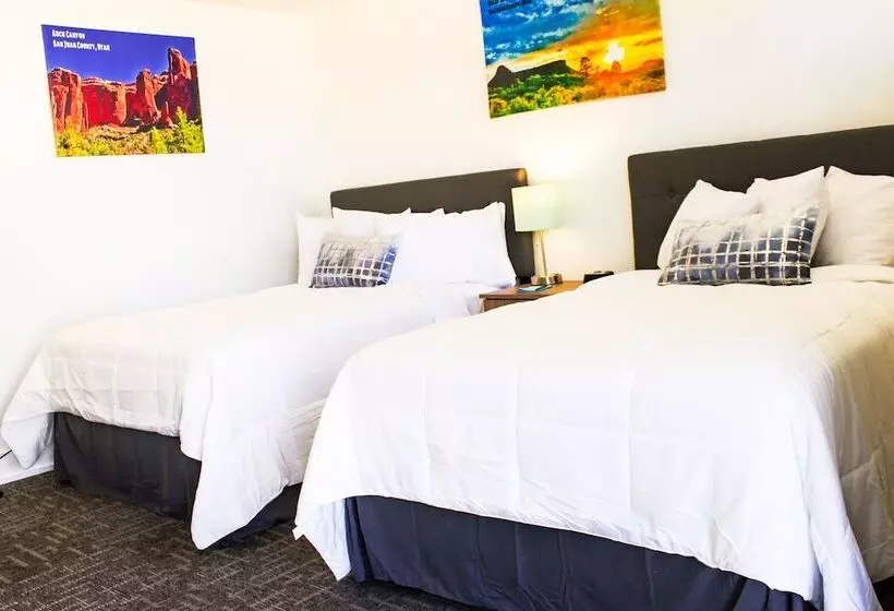 モーテル Blue Sage Inn & Suites