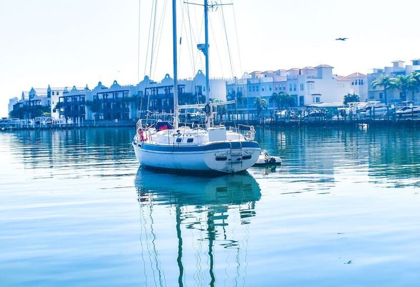 فندق على الطريق Devon Shores