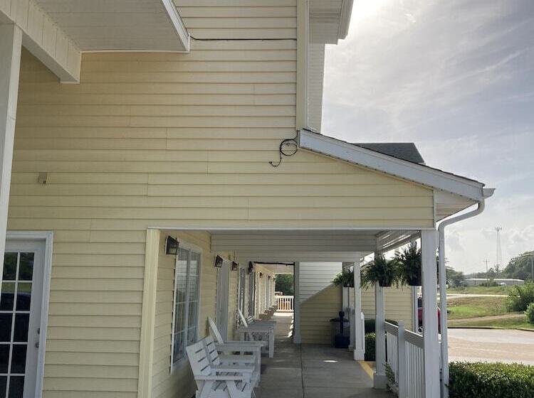 فندق على الطريق Honeysuckle Inn